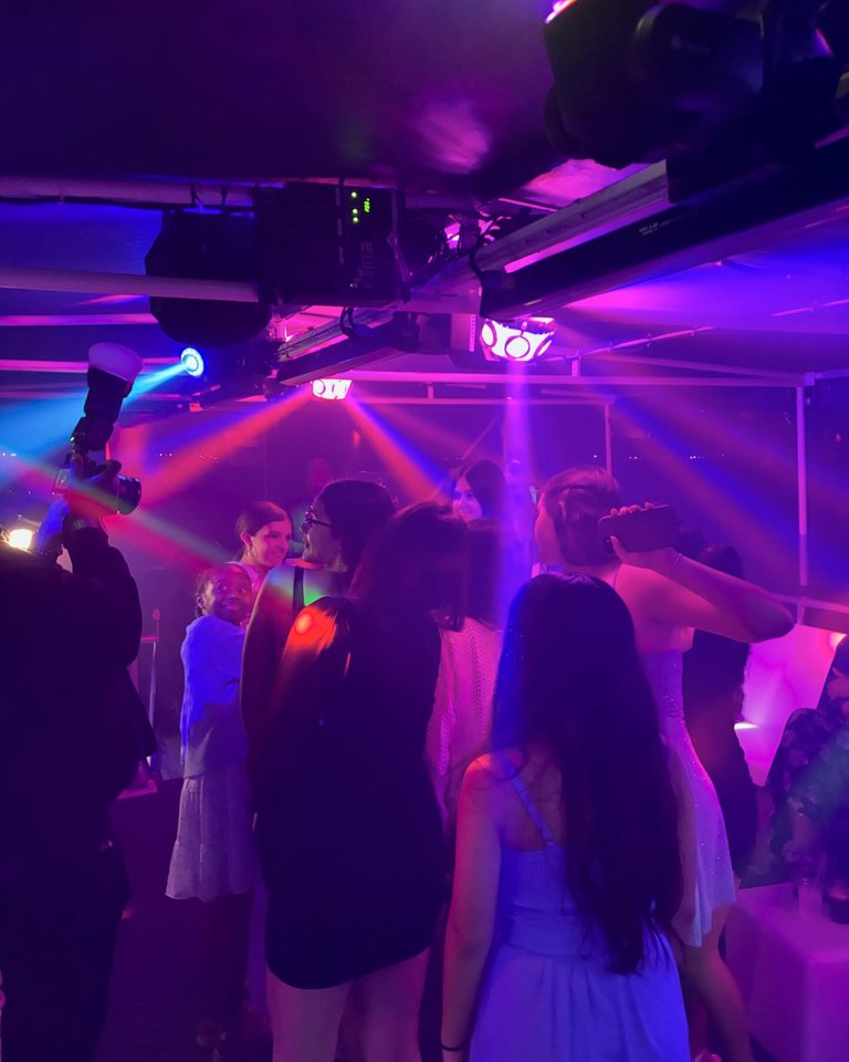 You are currently viewing Sweet 16 Party Boat Rentals on Long Island